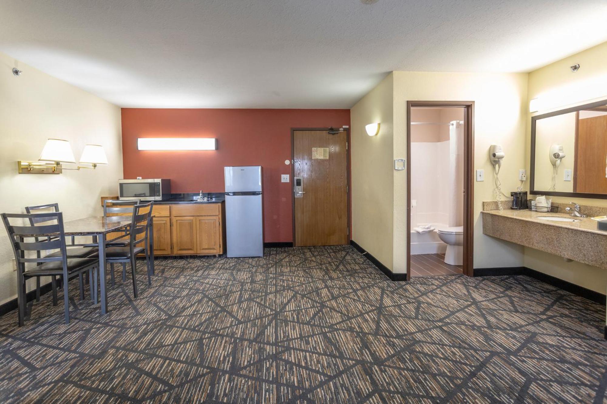 Super 8 By Wyndham Big Rapids Motel Exterior photo